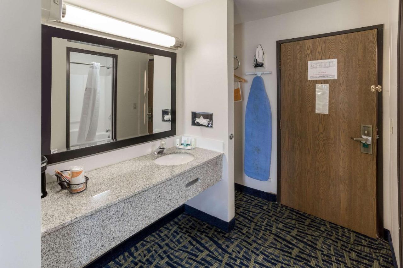 Quality Inn Rochelle Exterior photo